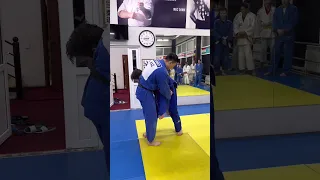 Judo Hikikomi-Gaeshi-бросок через голову голенью, с верхнего захвата за пояс.Школа по дзюдо ORTUS.KZ