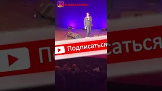 Все равно обратно не пустят: Максим Галкин спел песню о Путине