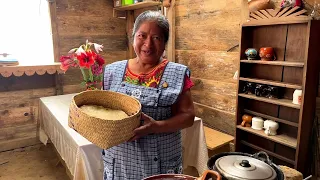 ¡No Puede Faltar en tu Mesa! Huevo en Salsa Verde con Chile Canario