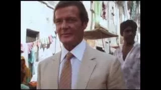 Roger Moore and Vijay Amritraj in the Streets of India (BTS Octopussy 1983)