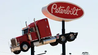 Смотрим новые грузовики Kenworth против Peterbilt