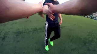 Начал играть в футбол