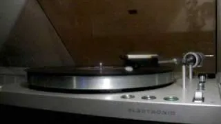 Michael Jackson - Beat It (Vinyl on the Philips GA-212)