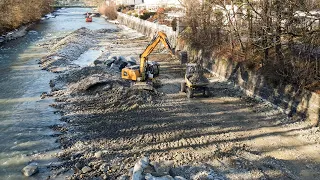 Bagger im Fluss: Hochwasserschutz in Lienz