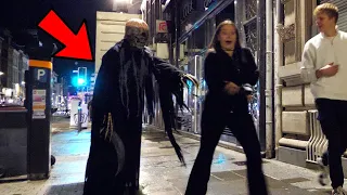 Everyone got Scared! Insane Screams! Grim Reaper Scare Prank