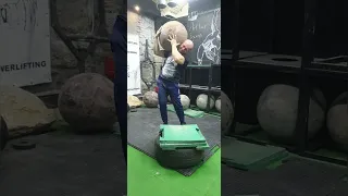 Подъём камней атласа на плечо/ Atlas stones on shoulder.