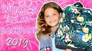 WHAT'S IN MY BACKPACK | EMILY |  SISTER FOREVER