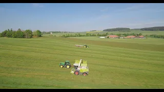 1.Schnitt 2020 im Erzgebirge mit Claas/John Deere und New Holland Technik