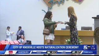 150 new U.S. citizens welcomes at Knoxville naturalization ceremony