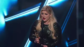 Meghan Trainor Accepts Top Hot 100 Song - BBMA 2015