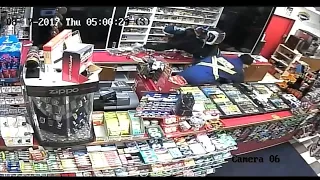 Quick-thinking convenience store clerk foils alleged thieves