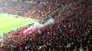 Galatasaray - Crowd video from the worlds loudest sportsarena. Crazy & Amazing