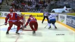 Mikael Granlund Airhook! 2011 Semifinal: Finland - Russia 1-0