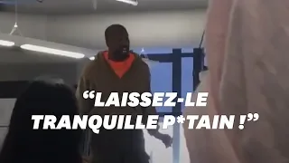 Kanye West, debout sur une table, défend vivement Elon Musk