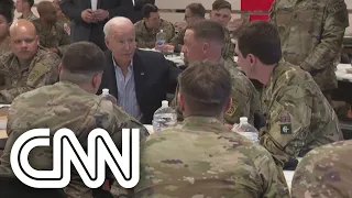 Biden visita tropas americanas na fronteira da Polônia | JORNAL DA CNN