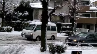 【雪道】雪の東京・坂道でホイルスピン。スリップ【Burnout in snow】