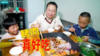 媳婦去趕集，買了好多菜，今天加餐吃烤肉 | This is a great way to make a roast! Delicious recipes for roast pork