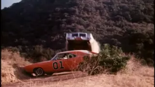 The Dukes of Hazzard: Rosco jumps patrol car over General Lee