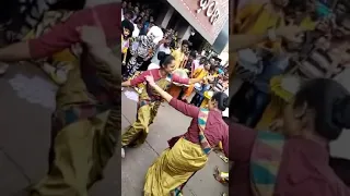 Girls doing Huli dance on public in #saree #hot #hotgirl  #sharemarket #indian