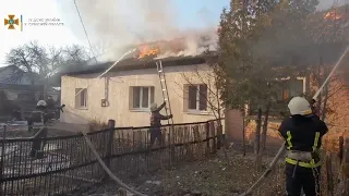 м. Конотоп: вогнеборці ліквідували загоряння житлового будинку на 4 – ох господарів