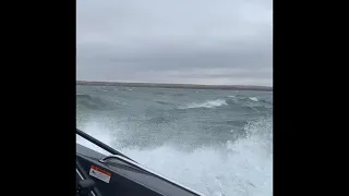 Ranger 620 vs Tracker 175 in big wind (cracked hull)