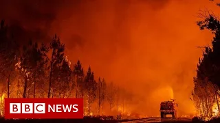 France wildfire forces thousands to flee - BBC News