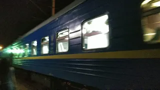 Прибытие и отправление поезда 76 Кривой Рог-Киев во главе с ЧС2-415 и приветливой бригадой.Роковатая