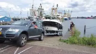 Grote boot en grote auto Stellendam (Canon IXUS 240 HS)