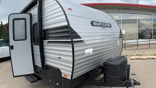 21’ Sleek 😎 n’ SOLAR! ☀️this ain't your grandpa's fishin' camper! Sunlite by Sunset Park