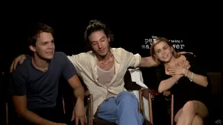 'Perks of Being a Wallflower' Interview - Johnny Simmons, Ezra Miller & Mae Whitman