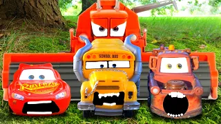 Lightning McQueen, Mater, Miss Fritter TRACTOR TIPPING Race, Chase FRANK! Disney Pixar Cars FUN Toys