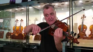 Jeremy Williams‘s first encounter with the 5 Strings Viola!