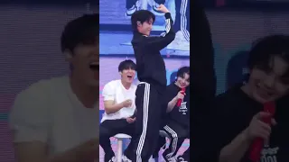 #the8 dancing to #lesserafim antifragile🕺#caratland #seventeen (ctto)