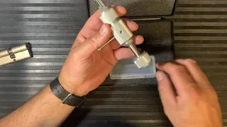 (28) TOOL REVIEW GJ Locks Mul-T-Lock Picking tool