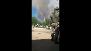 Взрыв в Арысье: Солдаты спасают гражданских с территории военной части