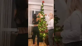 Ailecek geleneksel yılbaşı ağacı süsleme ritüelimizi gerçekleştirdik 🥹🎄