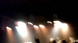 The Offspring - Kick him when he's down (Live Mosh pit)