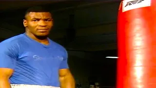 Mike Tyson - RARE Training on The HEAVY BAG [HD]