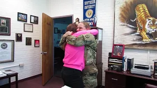 Soldier Mom Surprises Teen Daughter in Principal's Office - 1009325