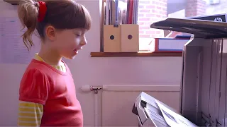 HELPING AT DAD'S WORK❗️| Topsy & Tim | WildBrain Kids