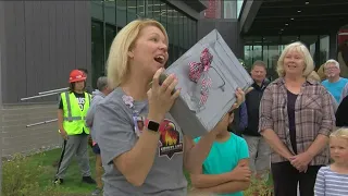 A look back in time: Time capsule from 1976 opened at Shoreland Elementary