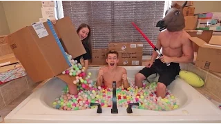 BATHTUB FULL OF PING PONG BALLS CHALLENGE! (FANMAIL OPENING)