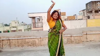 Humko aj kal hai / Madhuri Dixit/ Dance cover by Sreya/