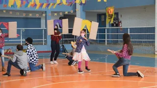 Coreografia com ensino fundamental anos iniciais. ESPERANDO NA JANELA