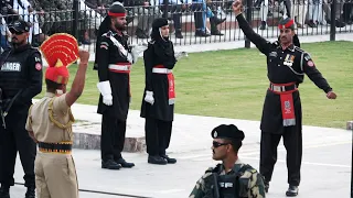 INDIA VS. PAKISTAN FACE-OFF AT WAGAH/ATTARI BORDER CEREMONY (WITH COMMENTARY)! (4K)