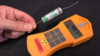 Weird battery change in Geiger counter