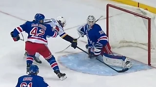 Tarasenko uses one hand to score incredible goal