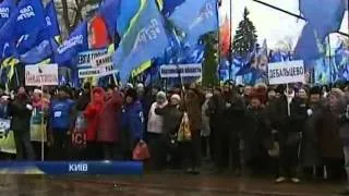 В Киеве продолжаются митинги за и против евроинтегра...