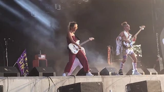 170812 DNCE Live in korea - Kissing Strangers(The White Stripes' Seven Nation Army intro)