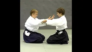 Suwari waza ryote dori kokyuho (var. 2) | Справочник техник айкидо | Aikido techniques reference
